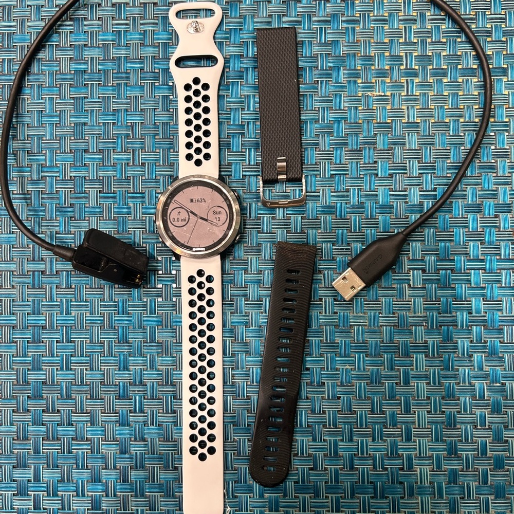 Garmin Forerunner 645 Smartwatch White and Black with Advanced Fitness Tracking